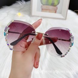 Fashion Diamond rimless Trimmed Sunglasses Women's Fashion Anti UV Slimming Sunglasses - Gradual coffee